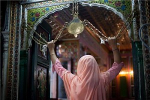 Dastgir-sahib-women-entering